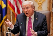 Κλιμακώνεται η αντιπαράθεση γύρω από το μέλλον των δεσμευμένων ρωσικών περιουσιακών στοιχείων, καθώς η Ουάσιγκτον επιχειρεί