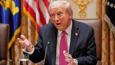 Κλιμακώνεται η αντιπαράθεση γύρω από το μέλλον των δεσμευμένων ρωσικών περιουσιακών στοιχείων, καθώς η Ουάσιγκτον επιχειρεί