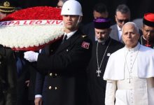 Υπό τη διοίκηση του Ατατούρκ, τα στρατεύματά του δολοφόνησαν και καταδίωξαν συστηματικά  χιλιάδες Έλληνες, Αρμένιους και άλλους Χριστιανούς