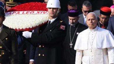 Υπό τη διοίκηση του Ατατούρκ, τα στρατεύματά του δολοφόνησαν και καταδίωξαν συστηματικά  χιλιάδες Έλληνες, Αρμένιους και άλλους Χριστιανούς