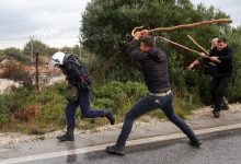 Σοκαριστικές σκηνές εκτυλίχθηκαν στα Χανιά, όταν ομάδες αγροτών συγκρούστηκαν με αστυνομικές δυνάμεις στην προσπάθειά τους