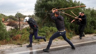 Σοκαριστικές σκηνές εκτυλίχθηκαν στα Χανιά, όταν ομάδες αγροτών συγκρούστηκαν με αστυνομικές δυνάμεις στην προσπάθειά τους