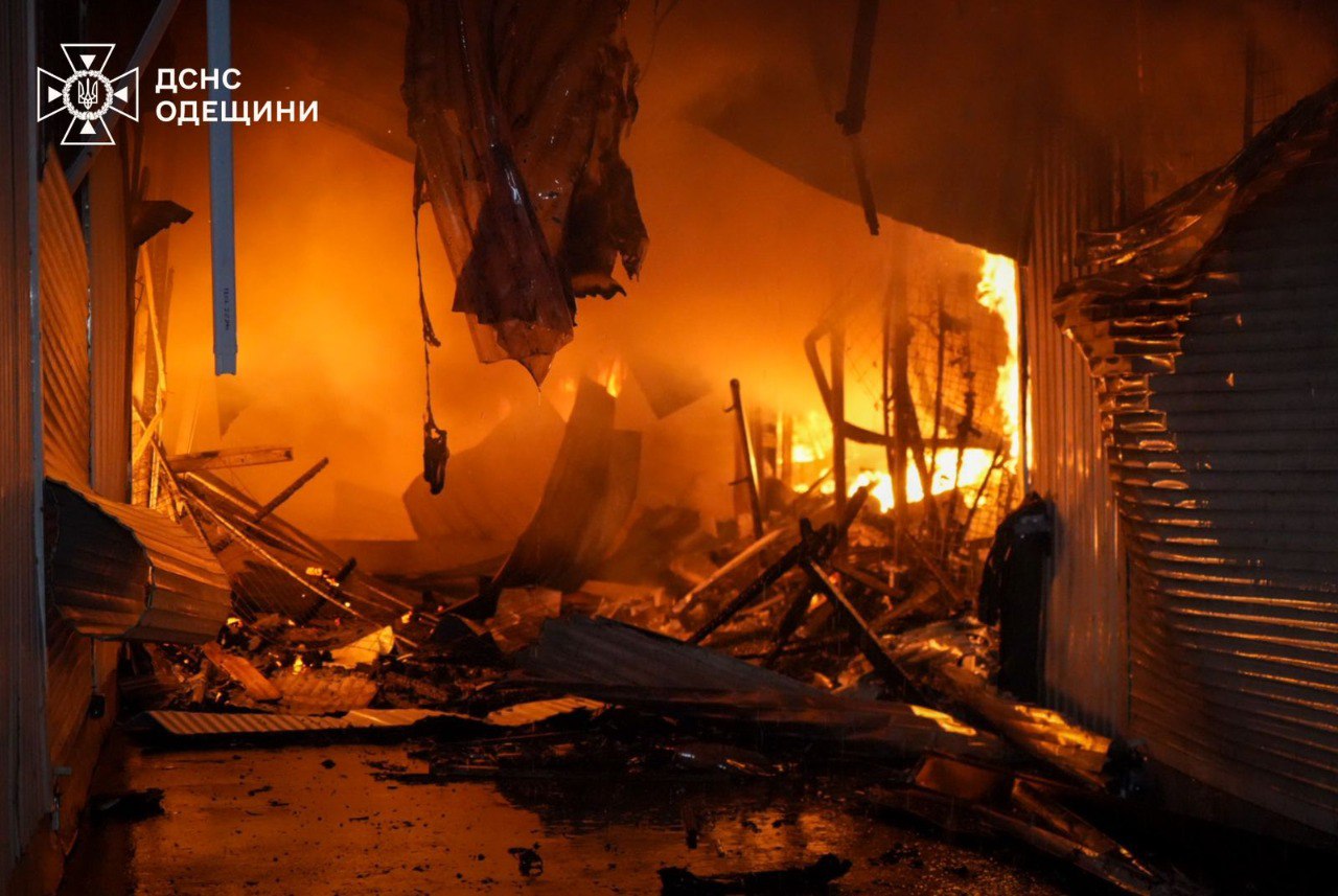 Οκτώ άνθρωποι έχασαν τη ζωή τους και 27 τραυματίστηκαν σε ρωσική πυραυλική επίθεση κατά των υποδομών του λιμανιού Πιβνέννι