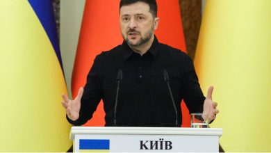 Οι διπλωματικές προσπάθειες για την επίτευξη ειρήνης στην Ουκρανία συνεχίζονται, ωστόσο ο πρόεδρος Βολοντίμιρ Ζελένσκι