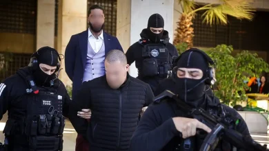 Μέχρι και σήμερα παραμένει άγνωστο αν ο 30χρονος έχει επικοινωνήσει με τις αρμόδιες αρχές ή ποιοι είναι οι πραγματικοί του σκοποί