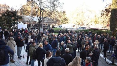 Τεταμένο είναι το κλίμα αργά το πρωί της Δευτέρας έξω από το Δικαστικό Μέγαρο της Λάρισας εκεί όπου βρίσκονται πλήθος αγροτών