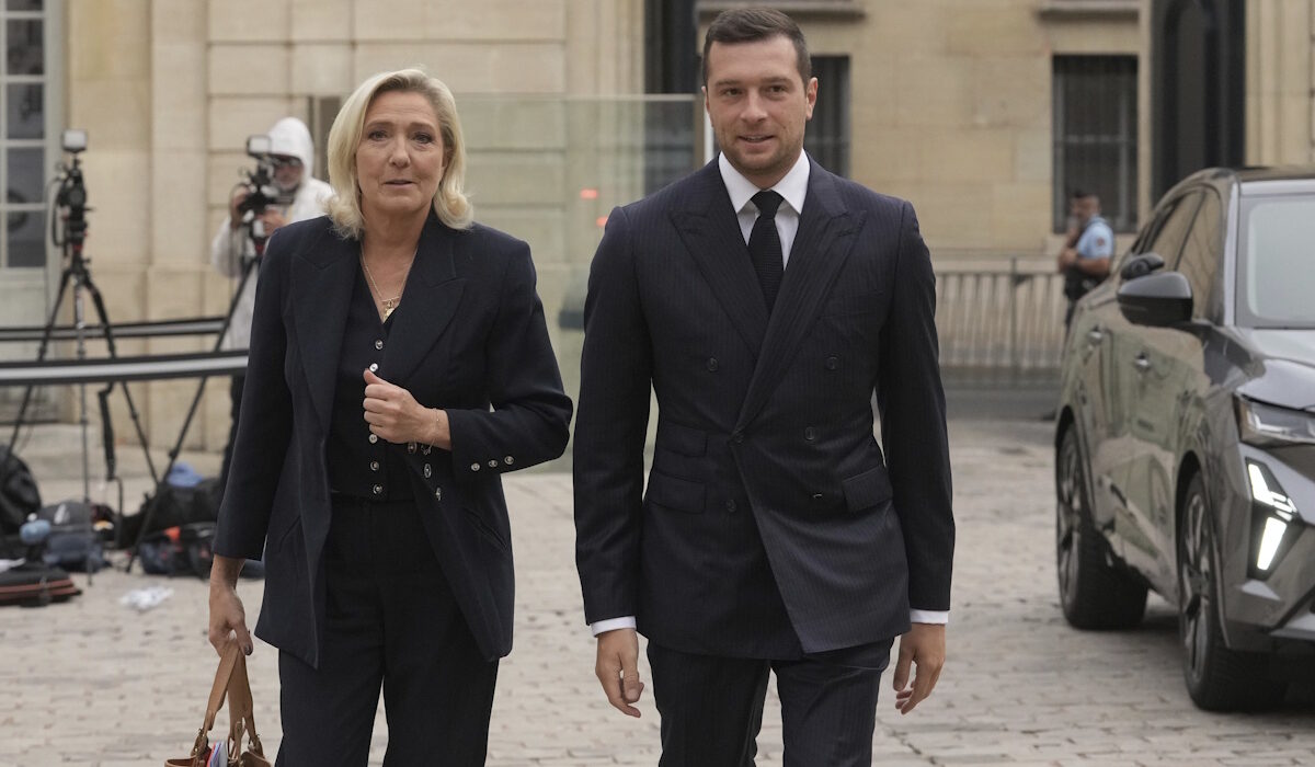 Αυτό που μέχρι πριν από περίπου ενάμιση χρόνο φάνταζε αδιανόητο για το γαλλικό πολιτικό σύστημα, αρχίζει πλέον να αποκτά σάρκα και οστά.