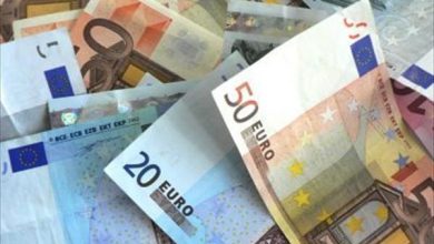 Ελάχιστο μέρος των εισοδημάτων που αποκτούν οι μετανάστες οι οποίοι ζουν και εργάζονται στην Ελλάδα παραμένει τελικά στη χώρα.