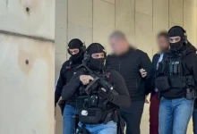 Η υπόθεση της δολοφονίας του 68χρονου ιδιοκτήτη κάμπινγκ στη Φοινικούντα, αποκτά νέα διάσταση μετά τη σύλληψη του 33χρονου