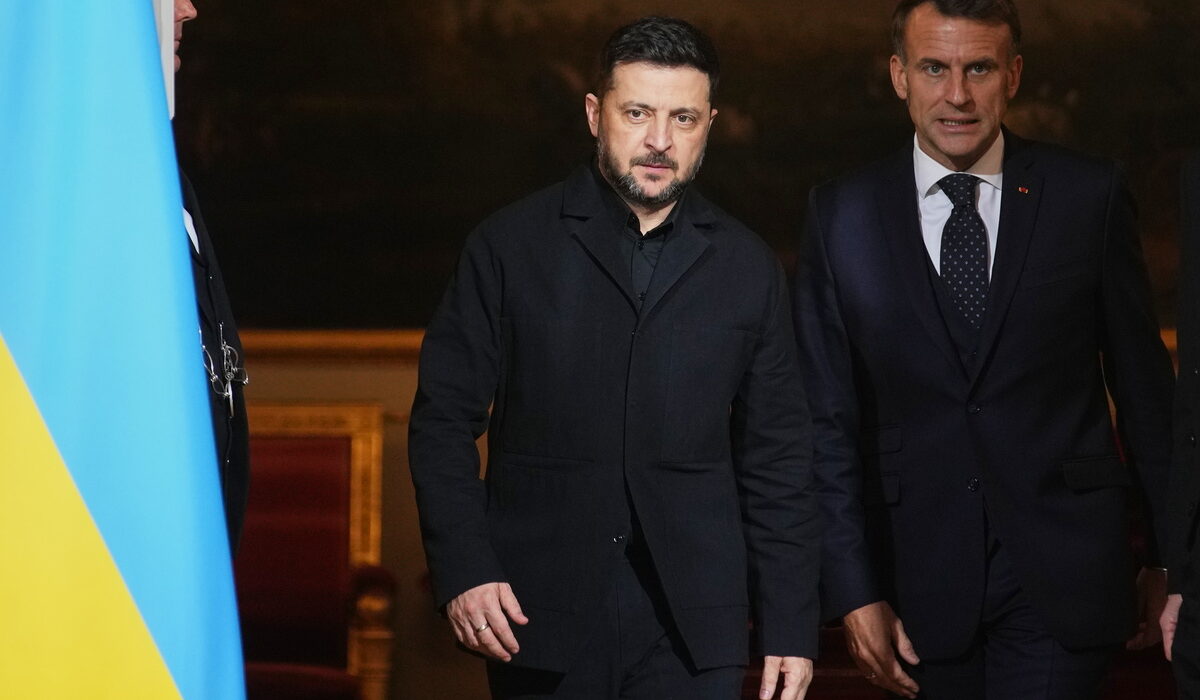 Ο πρόεδρος της Ουκρανίας, Βολοντίμιρ Ζελένσκι, γνωστοποίησε ότι το Σάββατο 6 Δεκεμβρίου είχε τηλεφωνική συνομιλία με τον ειδικό