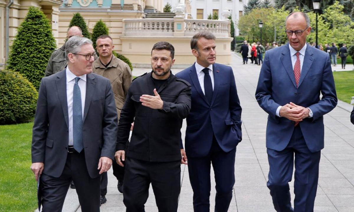 Ο Πρόεδρος της Ουκρανίας, Βολοντίμιρ Ζελένσκι, θα συναντηθεί τη Δευτέρα 8 Δεκεμβρίου στο Λονδίνο με τον Γάλλο Πρόεδρο Εμανουέλ