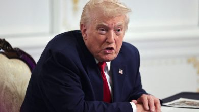 «Επί ποδός πολέμου» βρίσκεται ο Λευκός Οίκος, καθώς ο πρόεδρος των ΗΠΑ Ντόναλντ Τραμπ συγκάλεσε για σήμερα επείγουσα σύσκεψη