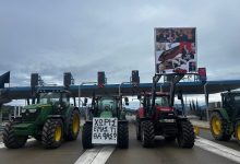 Σε πλήρη εξέλιξη βρίσκονται οι αγροτικές κινητοποιήσεις σε όλη τη χώρα, με μπλόκα που έχουν αποκλείσει βασικούς αυτοκινητοδρόμους