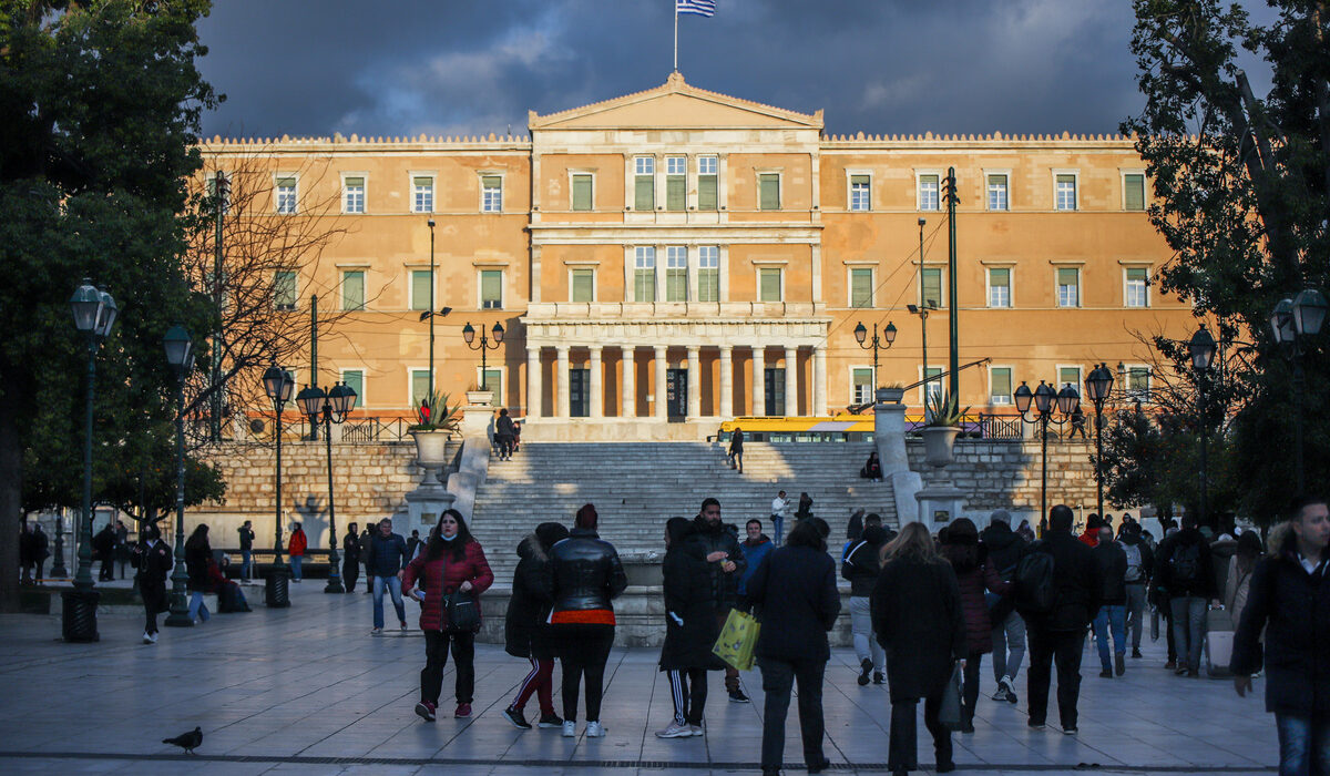 Παρά τις βελτιώσεις των τελευταίων ετών, η χώρα εξακολουθεί να υστερεί σε σχέση με τις υπόλοιπες ευρωπαϊκές οικονομίες που βίωσαν κρίση.