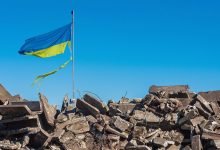 Η ανοικοδόμηση της Ουκρανίας εξελίσσεται σε μια λυσαλλέα μάχη οικονομικών και επιχειρηματικών συμφερόντων, με τις ΗΠΑ και