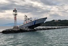 Ένα σοβαρό ατύχημα σημειώθηκε νωρίς το πρωί της Κυριακής στο λιμάνι του Βόλου, όταν σκάφος του Λιμενικού Σώματος προσέκρουσε