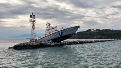 Ένα σοβαρό ατύχημα σημειώθηκε νωρίς το πρωί της Κυριακής στο λιμάνι του Βόλου, όταν σκάφος του Λιμενικού Σώματος προσέκρουσε