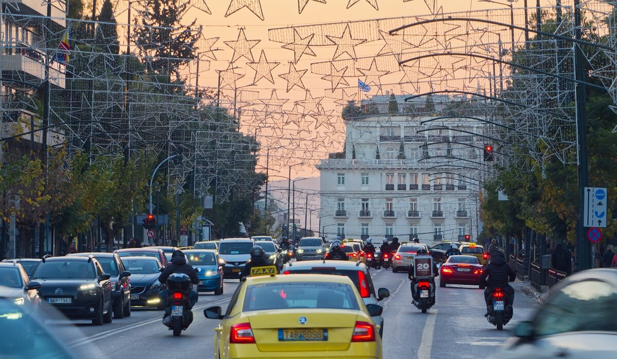 Μέχρι απόψε τα μεσάνυχτα , οι ιδιοκτήτες αυτοκινήτων και λοιπών οχημάτων καλούνται να τακτοποιήσουν την πληρωμή