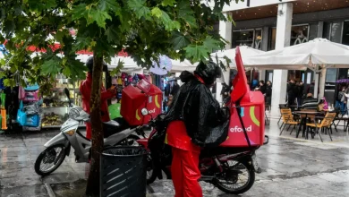 Τη στιγμή που η κακοκαιρία Byron έπληττε σφοδρά την Αττική, καθιστώντας σχεδόν αδύνατη την κυκλοφορία στους πλημμυρισμένους