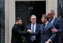 Η συνάντηση έρχεται ενώ οι ΗΠΑ πιέζουν την Ουκρανία να αποδεχθεί ένα προτεινόμενο ειρηνευτικό σχέδιο με τη Ρωσία.