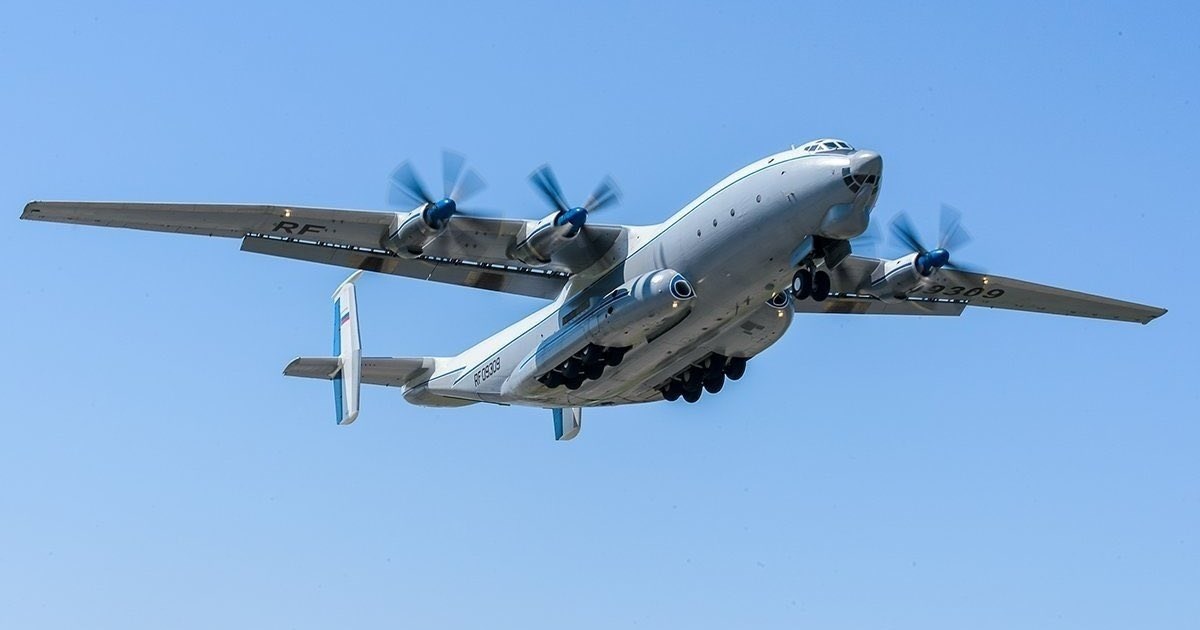 Το τελευταίο αεροσκάφος τύπου Antonov An-22 που ανήκε στο υπουργείο Άμυνας της Ρωσίας συνετρίβη. Πρόκειται για ένα στρατιωτικό μεταγωγικό