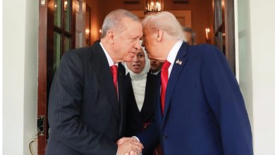 Οι Ηνωμένες Πολιτείες στέλνουν μήνυμα προς τους συμμάχους τους: «Δεν θέλουμε διπλά παιγνίδια». Με την παρουσίαση του νέου πλαισίου Εθνικής Ασφαλείας, γίνεται σαφές ότι η αμερικανική εξωτερική πολιτική