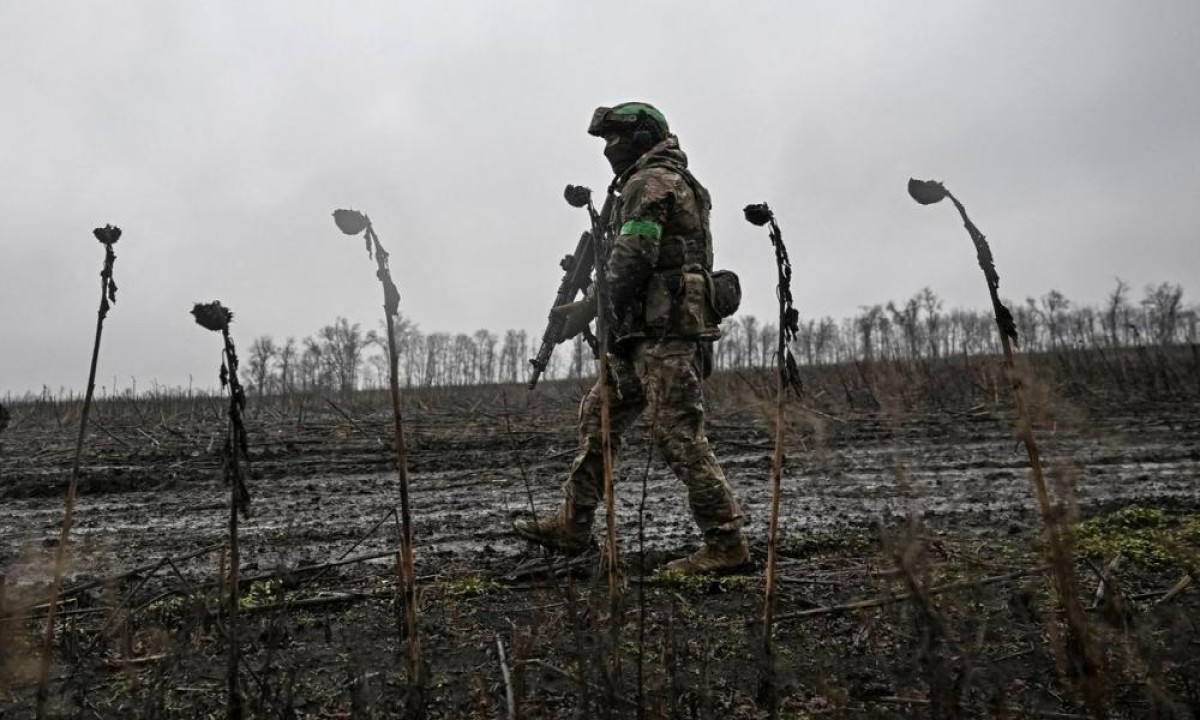 Παράλληλα με τις συνεχιζόμενες επιχειρήσεις, οι ρωσικές δυνάμεις φαίνεται να έχουν καταλάβει δύο ακόμη στρατηγικά σημαντικούς