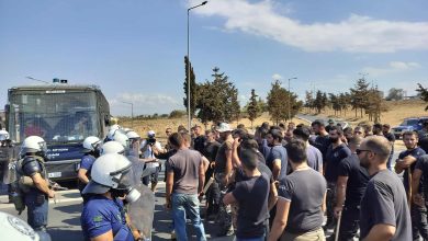 Ένταση επικράτησε σήμερα στο αεροδρόμιο Ηρακλείου στην Κρήτη, όταν ομάδες αγροτών προσπάθησαν να προχωρήσουν σε αποκλεισμό του