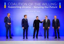 Η Ευρωπαϊκή Ένωση φαίνεται αποφασισμένη να κρατήσει «επ’ αόριστον» τα δεσμευμένα ρωσικά κεφάλαια, ανοίγοντας τον δρόμο