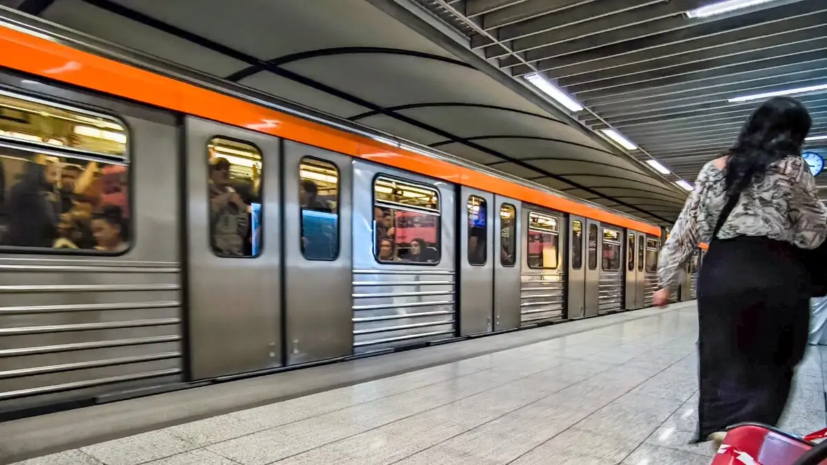 Η ΣΤΑ.ΣΥ ενημερώνει το επιβατικό κοινό ότι οι σταθμοί του μετρό «Πανεπιστήμιο» και «Σύνταγμα» θα παραμείνουν κλειστοί