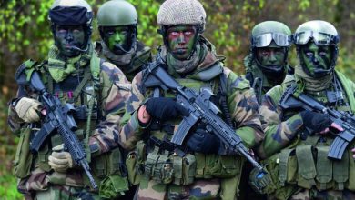 Μετά τη Γερμανία και η Γαλλία ενισχύει τις στρατιωτικές της προετοιμασίες, με την Ευρώπη από «ήπειρο ειρήνης» να μπαίνει σε πολεμικό κλίμα.