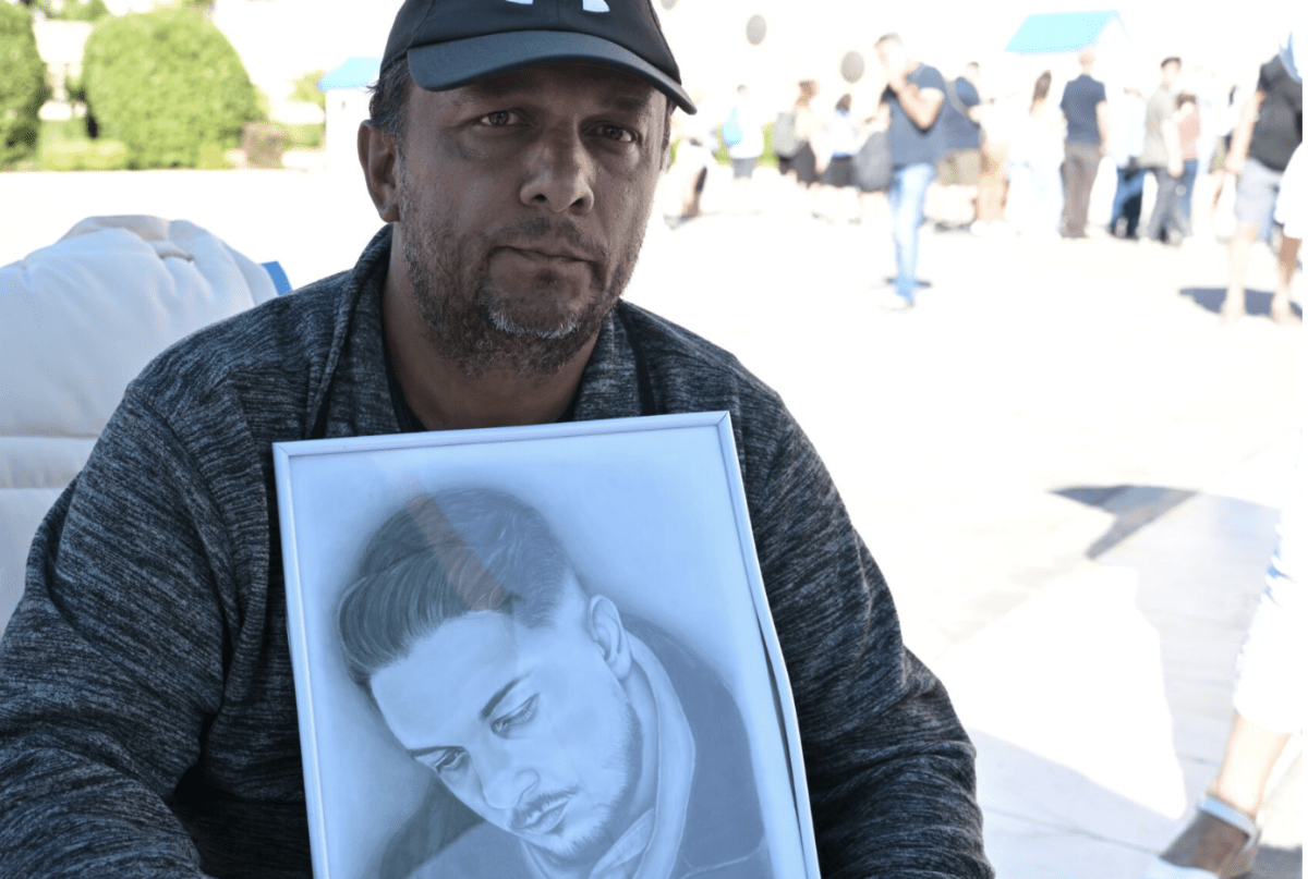 «Δεν είμαι εγώ υπεύθυνος που δεν έχει γίνει ακόμη η εκταφή του γιου μου και έχει καθυστερήσει η διαδικασία», δηλώνει  ο Πάνος Ρούτσι