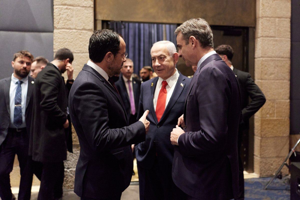 Σε τεντωμένο σκοινί βαδίζουν οι σχέσεις Αθήνας – Άγκυρας, στη σκιά και της τριμερούς Ελλάδας – Κύπρου – Ισραήλ, με τις παραβιάσεις