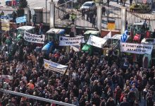 Οι αγρότες που έχουν συγκεντρωθεί στο λιμάνι της Θεσσαλονίκης έδωσαν την απάντηση τους στο κάλεσμα του πρωθυπουργού Κυριάκου