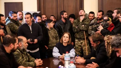 Στα γραφεία της Αποκεντρωμένης Διοίκησης Κρήτης βρίσκονται από το πρωί της Τρίτης (9.12.250 οι αγρότες στο Ηράκλειο.