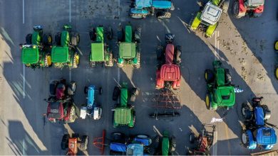 Τις τελευταίες ώρες, η ανησυχία εντείνεται στην πρωτεύουσα, καθώς πληροφορίες από μπλόκα στη Στερεά Ελλάδα και την Πελοπόννησο