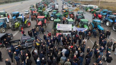 Στα χέρια του πρωθυπουργού βρίσκεται πλέον το πλήρες πλαίσιο διεκδικήσεων των αγροτών, καθώς η αντιπαράθεση με την κυβέρνηση