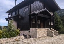 Το μεσημέρι της Τετάρτης οδηγήθηκαν στα δικαστήρια της πρώην Σχολής Ευελπίδων οι έξι συλληφθέντες που κατηγορούνται