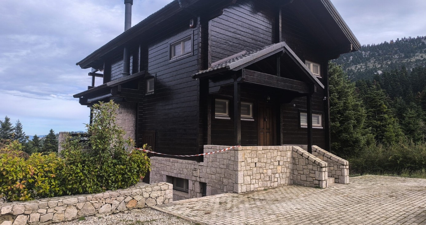 Το μεσημέρι της Τετάρτης οδηγήθηκαν στα δικαστήρια της πρώην Σχολής Ευελπίδων οι έξι συλληφθέντες που κατηγορούνται