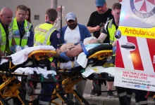 Σκηνές πρωτοφανούς τρόμου εκτυλίχθηκαν στην εμβληματική παραλία Μποντάι του Σίδνεϊ, όταν ένοπλη επίθεση σημειώθηκε εν μέσω εβραϊκής