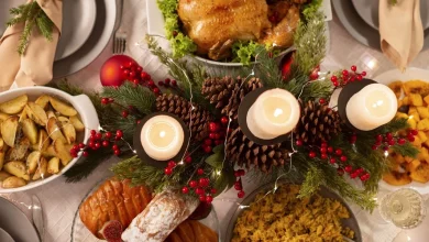 Το κόστος για ένα χριστουγεννιάτικο τραπέζι 8 ατόμων εκτιμάται ότι φέτος θα φθάσει τα 213 ευρώ.Πιο βαθιά το χέρι στην τσέπη καλούνται