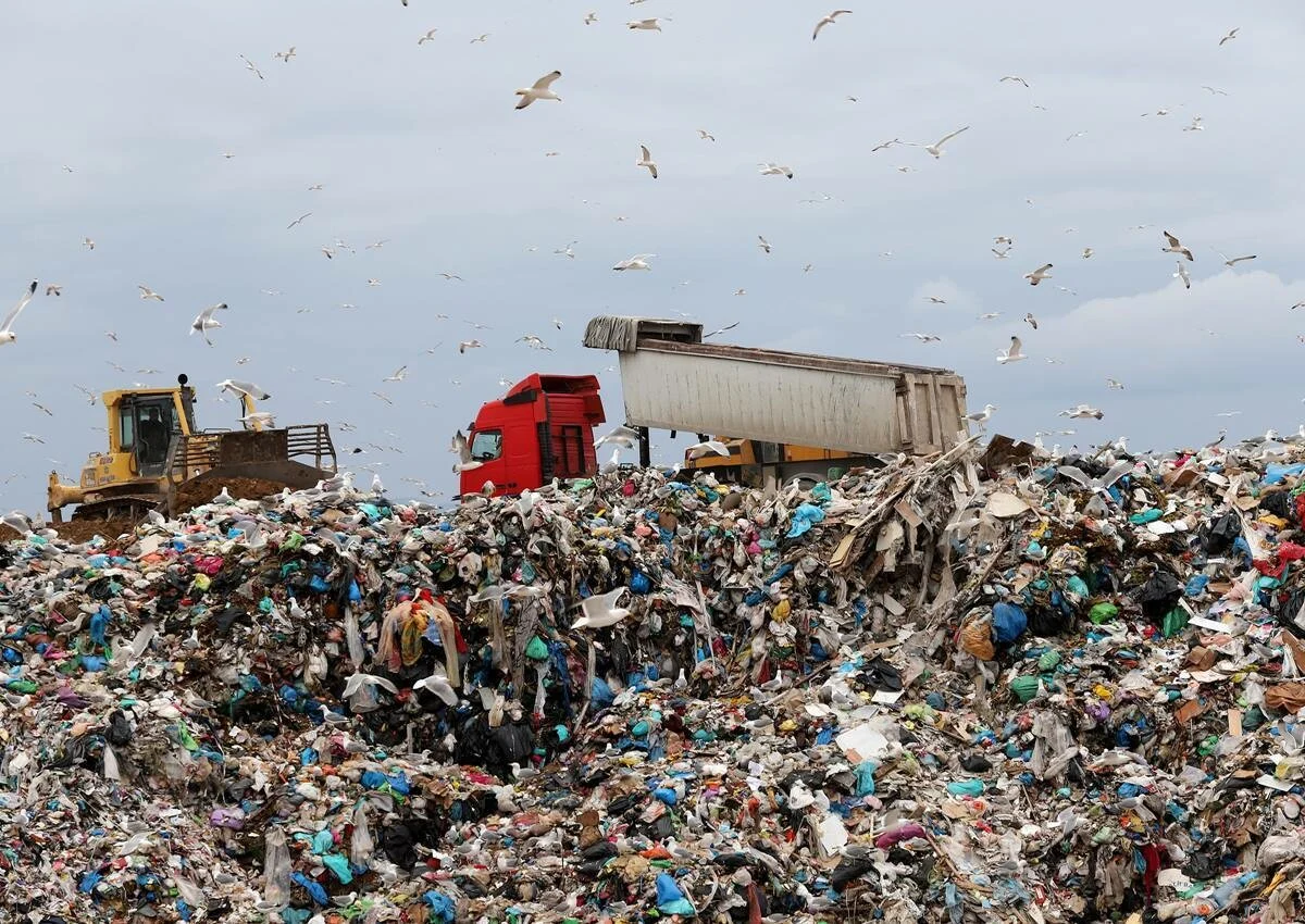 Συναγερμός έχει σημάνει με χιλιάδες χωματερές σε Ηνωμένο Βασίλειο και Ευρώπη καθώς σύμφωνα με αποκαλυπτικό ρεπορτάζ της βρετανικής Guardian