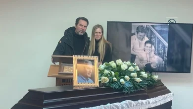 Με το αγαπημένο του τραγούδι, «Του Αιγαίου τα μπλουζ», είπαν το τελευταίο αντίο στον Αλμπέρτο Εσκενάζυ συγγενείς