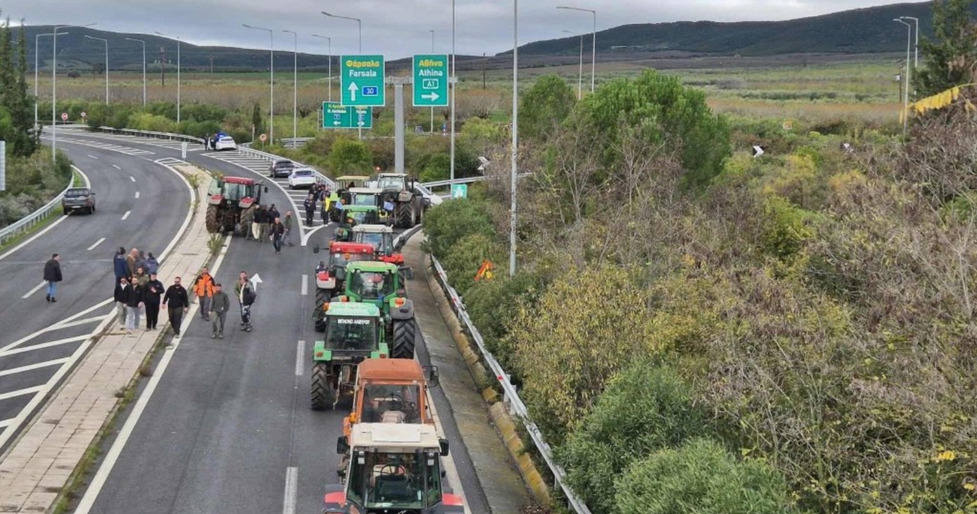 Οι αγρότες σε ολόκληρη τη χώρα συνεχίζουν ακάθεκτοι τις κινητοποιήσεις τους, ξεκαθαρίζοντας ότι δεν πρόκειται να αποχωρήσουν από τα μπλόκα
