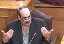 Ενώ αρχικά απειλούσε ότι θα πάει στη Βουλή με...σορούς από φακέλους και θα τους κάνει όλους να κρυφτούν, τελικά ο περιβόητος "Φραπές", Γιώργος Ξυλούρης,