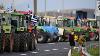 Οι αγρότες συνεχίζουν για ακόμη μία ημέρα τις δυναμικές κινητοποιήσεις τους, ενισχύοντας τα μπλόκα σε καίρια σημεία του Έβρου αλλά και