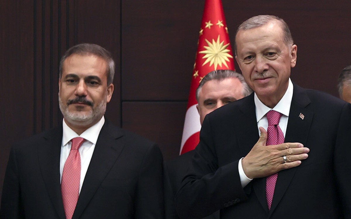 Η Τουρκία βρίσκεται σε έντονη πολιτική κινητικότητα, με το πολιτικό σκηνικό να τροφοδοτείται από σενάρια για εσωκομματικές ανακατατάξεις