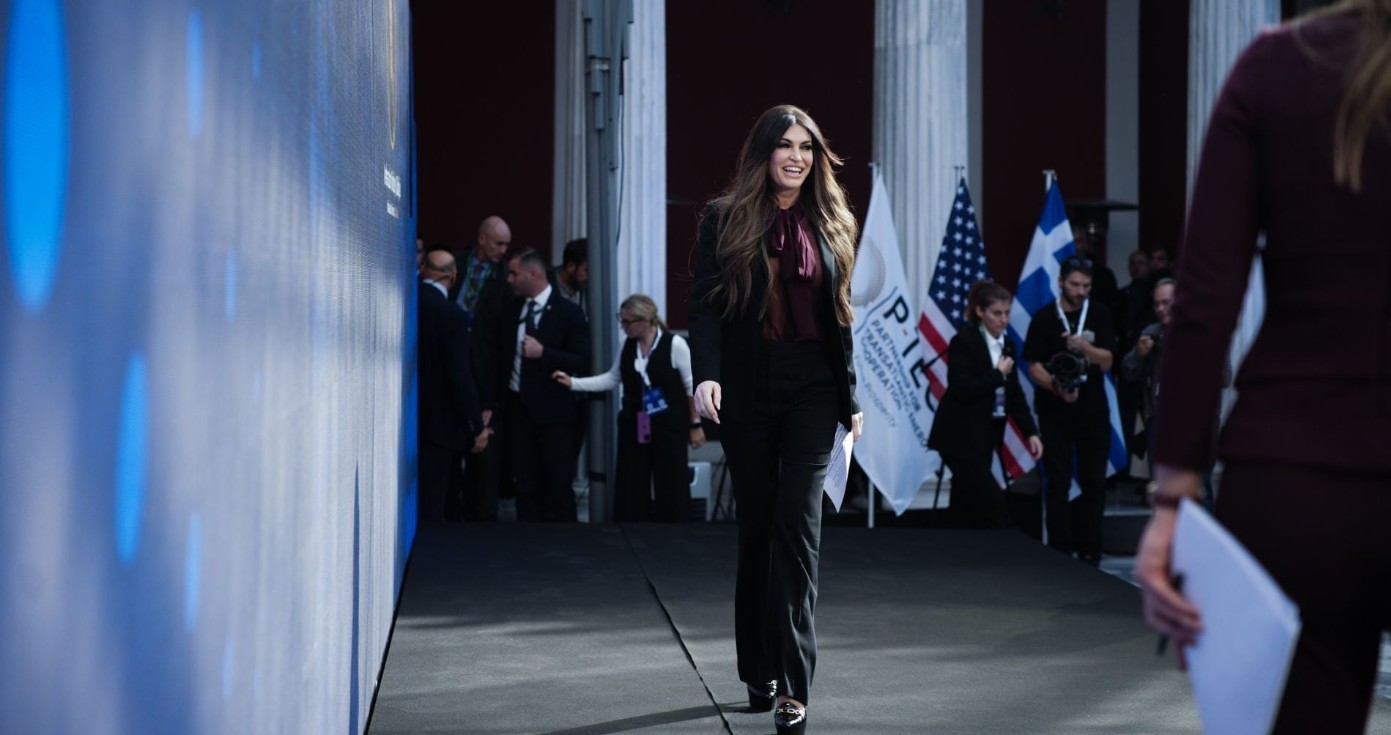 Η άφιξη της Κίμπερλι Γκίλφοϊλ στην Ελλάδα έχει προκαλέσει μια αίσθηση φρενίτιδας που συνήθως συνοδεύει σταρ της ποπ ή πρωθυπουργούς