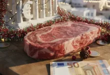 Οι καταναλωτές φέτος τα Χριστούγεννα θα βρεθούν αντιμέτωποι με σημαντικές αυξήσεις στις τιμές του μοσχαρίσιου κρέατος, με τα ποσοστά