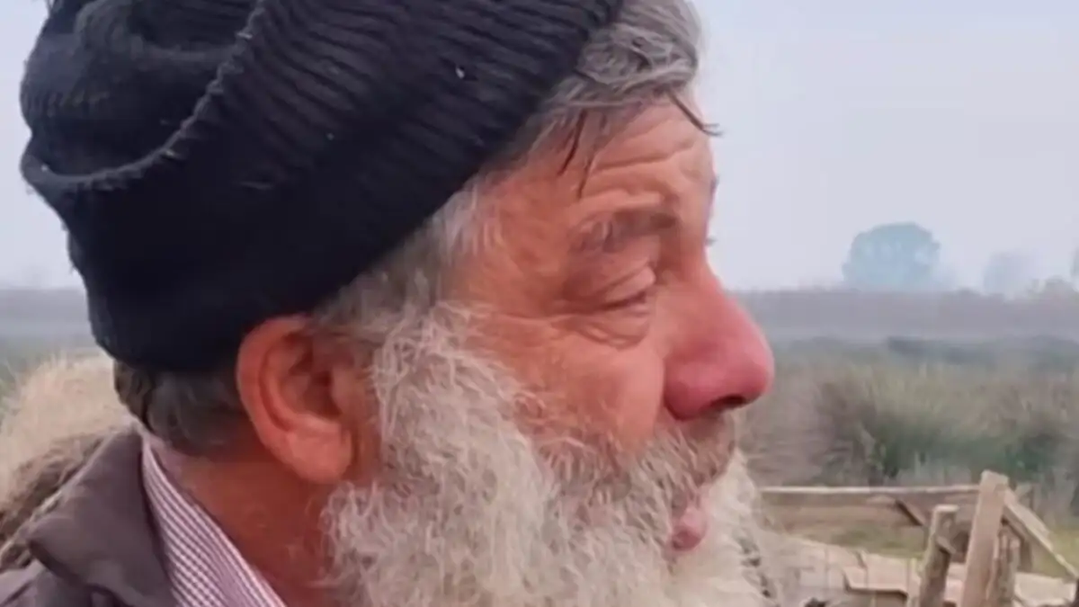 Λίγες ώρες πριν οδηγηθούν και τα υπόλοιπα ζώα του στον θάνατο ο κτηνοτρόφος που συγκίνησε όλη τη χώρα δεν μπορεί να πιστέψει ακόμα